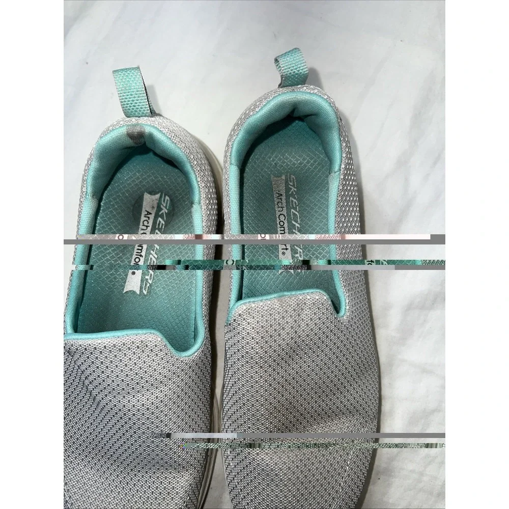 Skechers Womens Athletic Shoes Slip On Comfort Sneaker Size 6.5Arch Comfort Gray